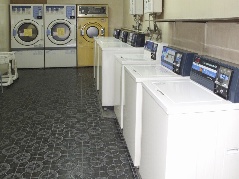 コインランドリーも様々なサイズの洗濯機がある