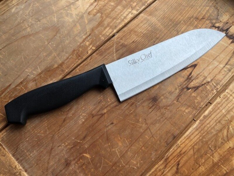 柄は少しカーブがあり握りやすい