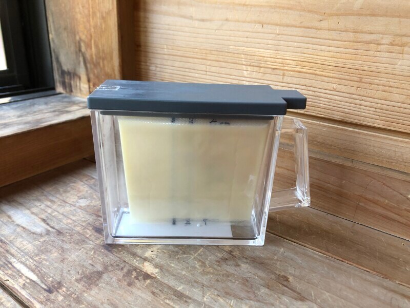 「ダイソーのSK キッチンポット　スリム」はスライスチーズ入れになる