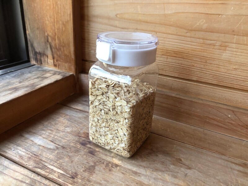 「ダイソーのワンプッシュで開閉できる保存容器」