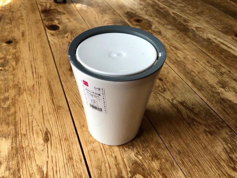 ダイソーの「スウィングゴミ箱」