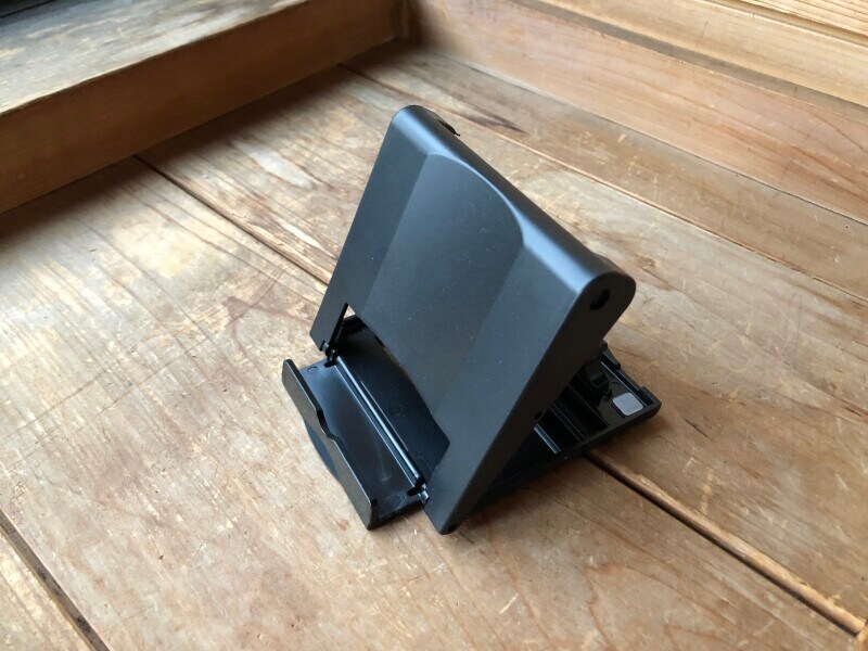 シンプルな形で6段階で角度の調整ができる