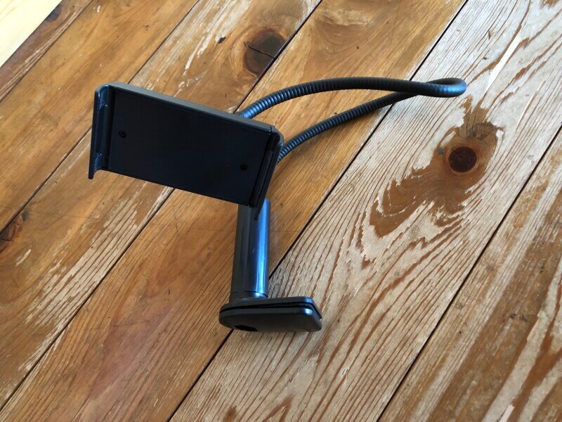 「ダイソーのタブレットスタンド（クランプタイプ）」