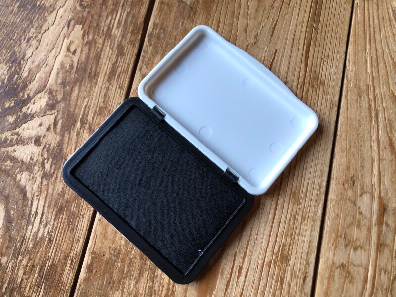 ダイソーの「スタンプパッド　黒」