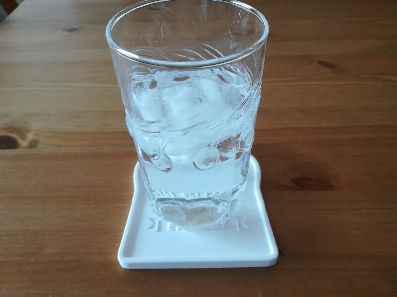 【100均】セリアの「珪藻土吸水コースターFOOD」