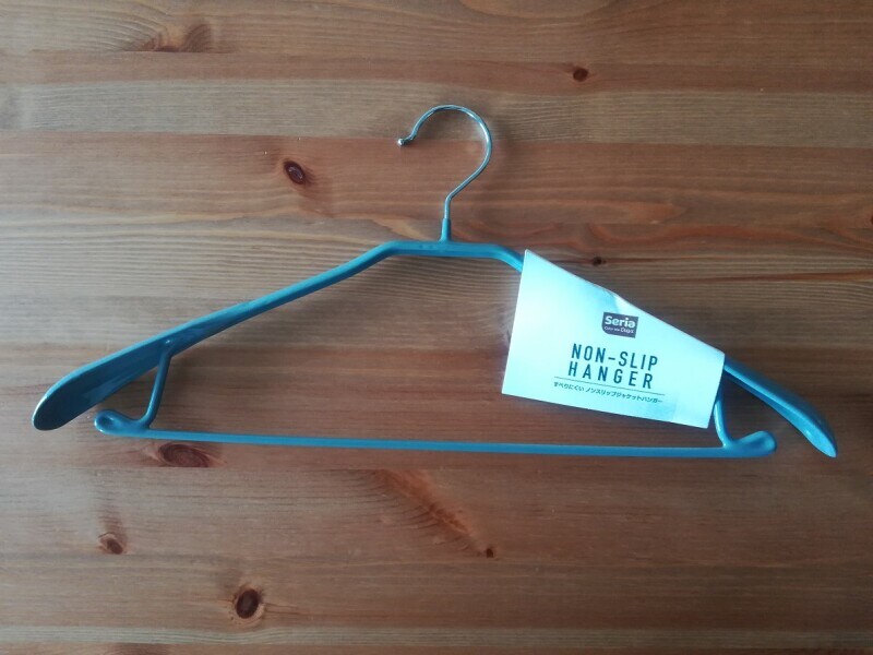 セリアの「ノンスリップジャケットハンガー」