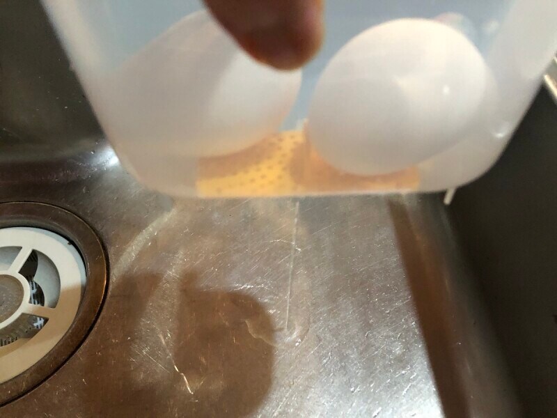 熱湯が少しずつ出ていく