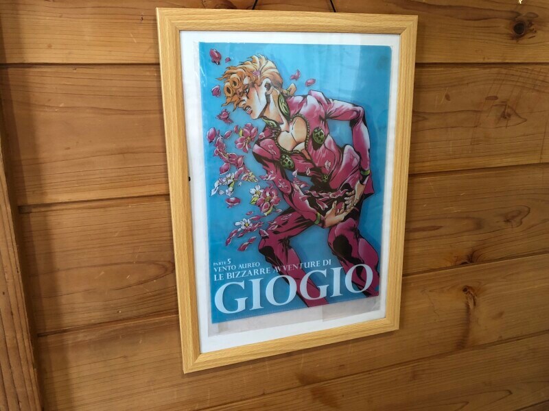 「ダイソーのポスターフレーム　A3」に好きな漫画のクリアファイルを入れている