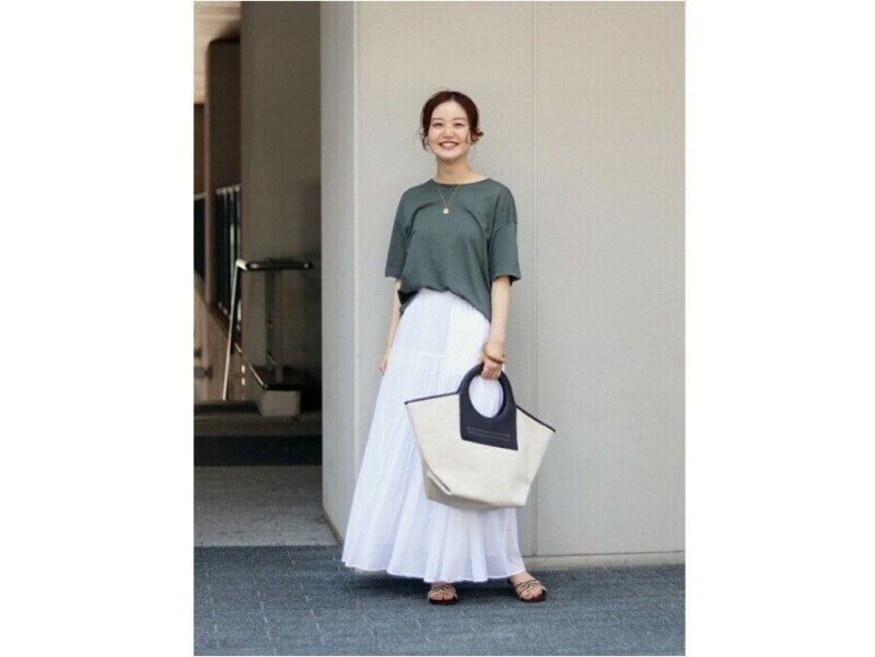 インド綿＆ウエストゴムのロングスカートは軽やかな印象　出典：WEAR