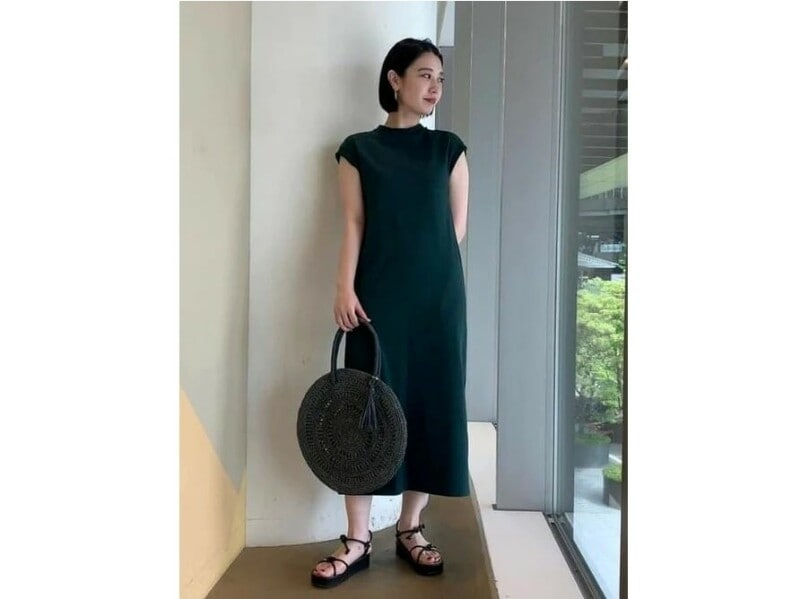 【OKコーデ】カットソー生地のTシャツワンピはフレンチスリーブやモックネックを　出典：WEAR