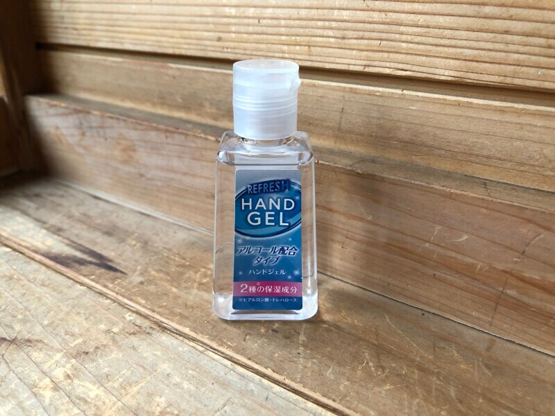 セリアで買ったハンドジェル。詰め替えが面倒なら、このようなジェルを使うのも手