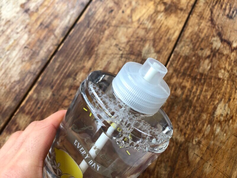 白い内ブタを外す