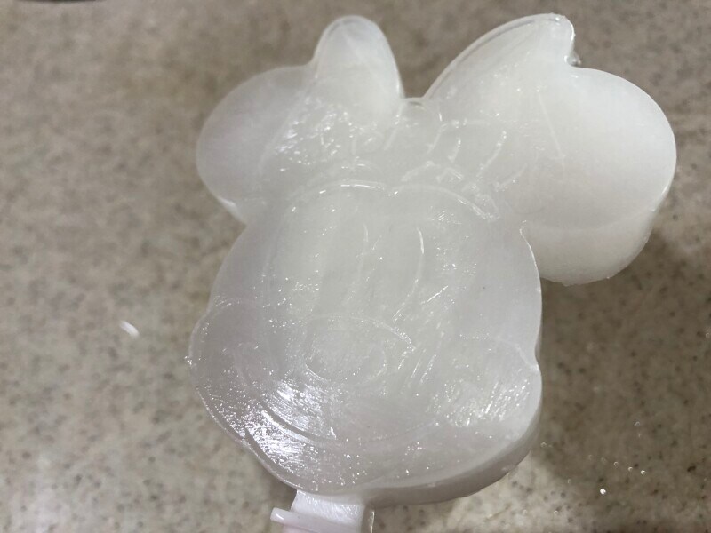 ミニーマウス型のアイス