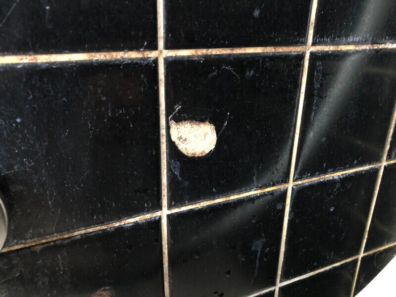 タイルが欠けてしまっている