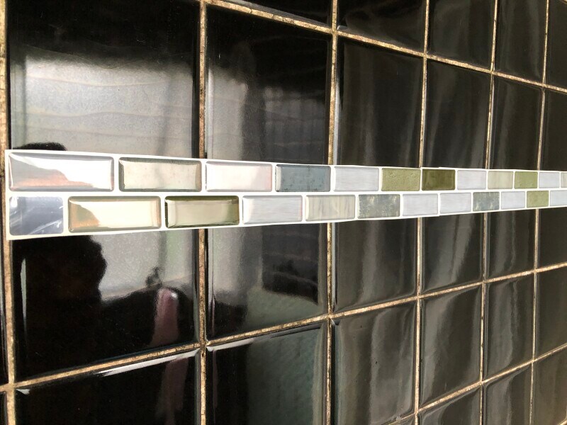 「3Dタイルステッカー（ブルー）」を細長くカットして使う