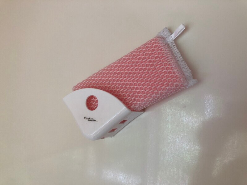マグネット式の「スポンジホルダー」