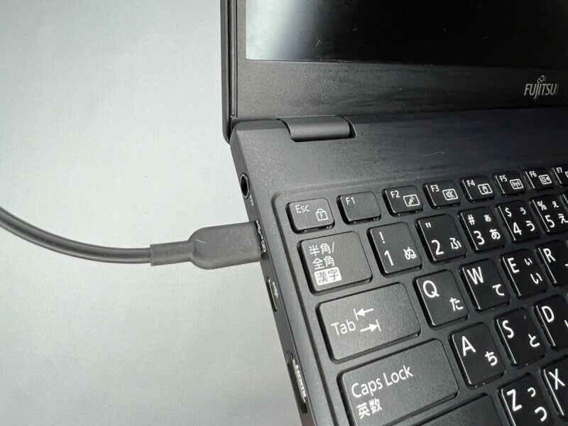 USB Power Deliveryへの対応で100Wまでの充電が可能になったことから、スマートフォンより消費電力が大きいノートパソコンなどの充電もできる