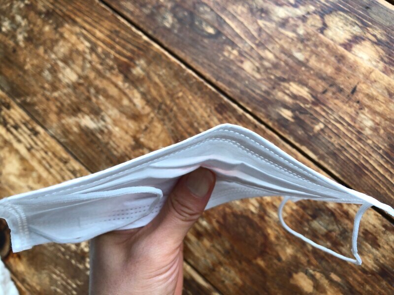ダイソーの「不織布マスク　30枚　ふつうサイズ」はノーズワイヤー入り