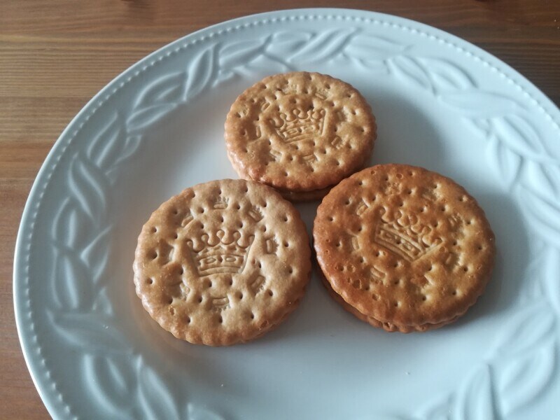 業務スーパーの「MEGACHOK サンドイッチビスケット」