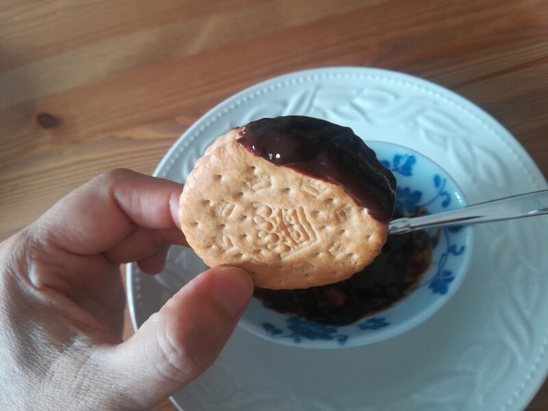 業務スーパーの「MEGACHOK サンドイッチビスケット」のアレンジ