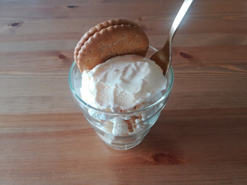 業務スーパーの「MEGACHOK サンドイッチビスケット」のアレンジ