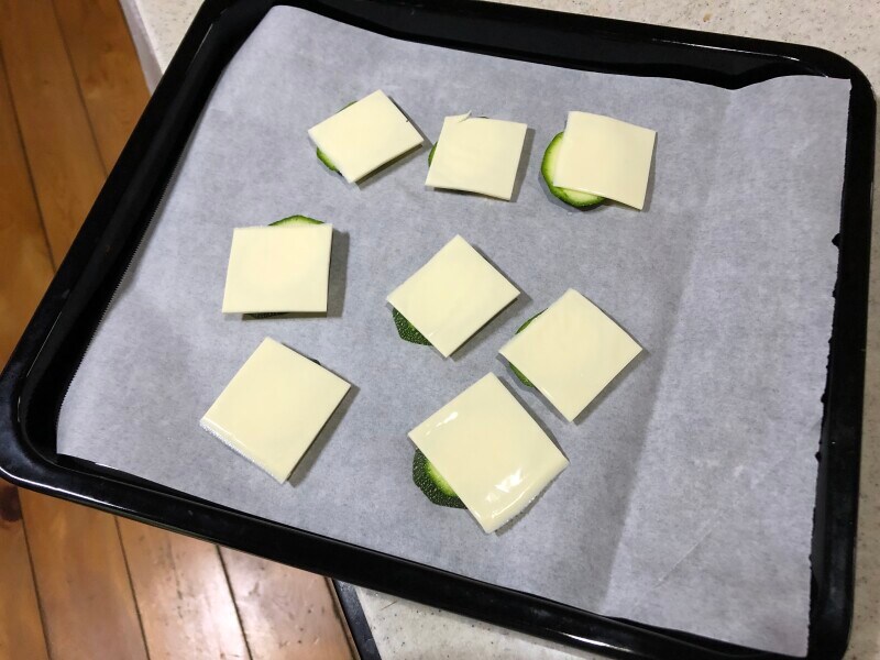 オーブンの鉄板に敷いて使える