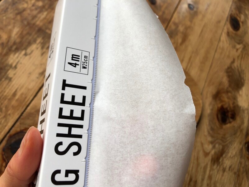 セリアの「クッキングシート 4m」は幅が25cm