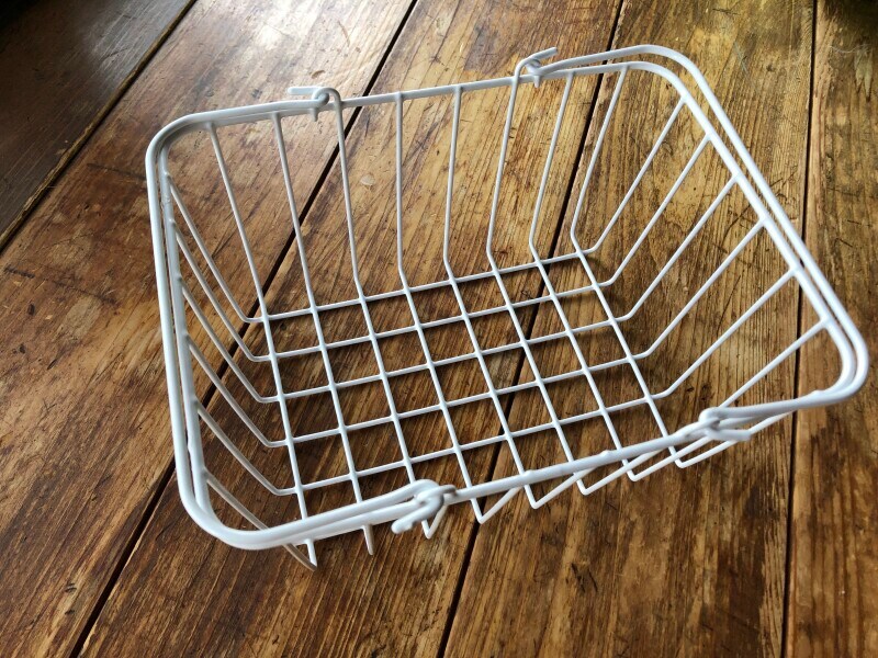 「セリアのワイヤーシンプルバスケット」