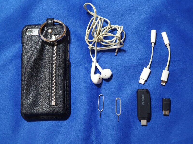 コインケースに周辺機器を収納