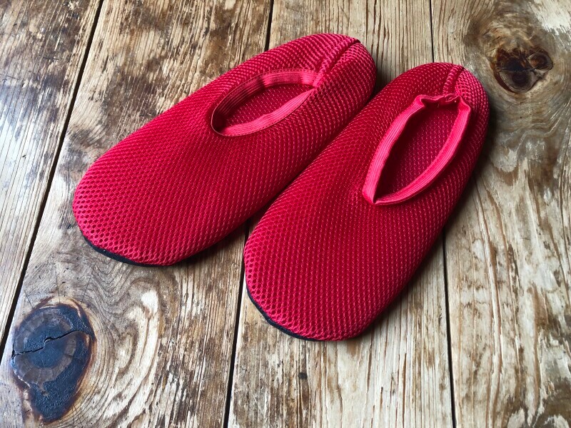 ダイソーの「おうちメッシュスリッパ」