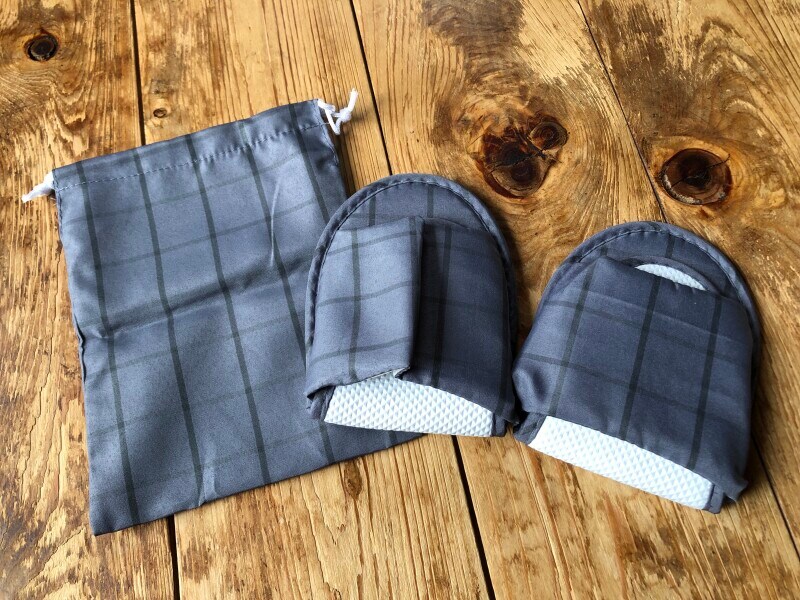 キャンドゥで買える、折りたためる「携帯用スリッパ」