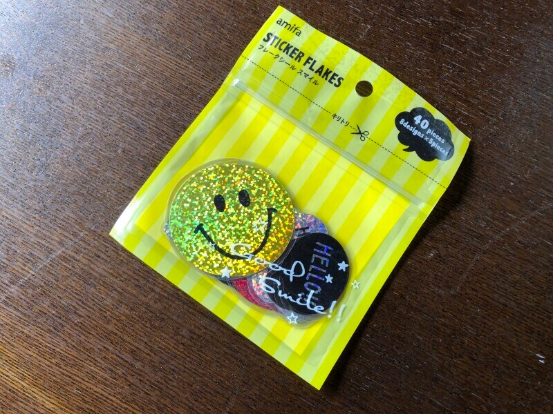 「セリアのフレークシール　スマイル」