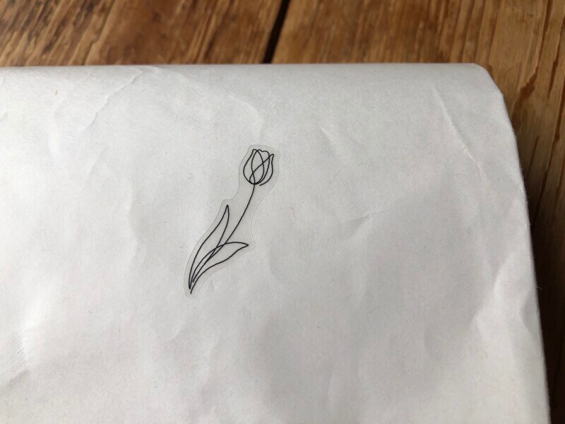 シックな雰囲気のシール