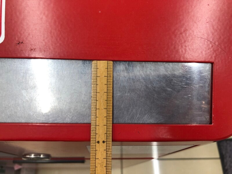 ローソンの店内に設置されているポストの投函口