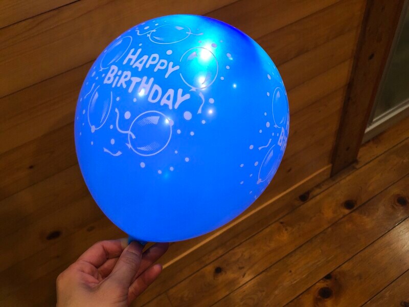 キャンドゥで買える「バースデー LEDバルーン2P」