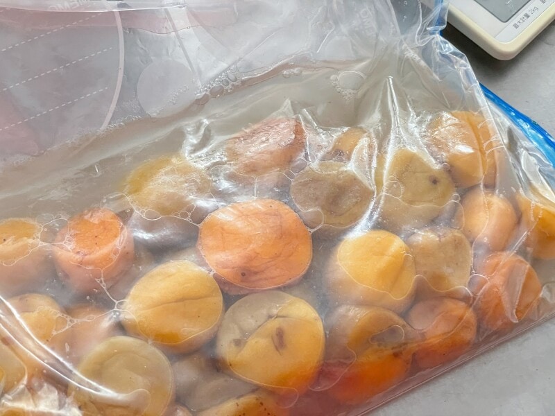 梅が梅酢に漬かったら重石を外す