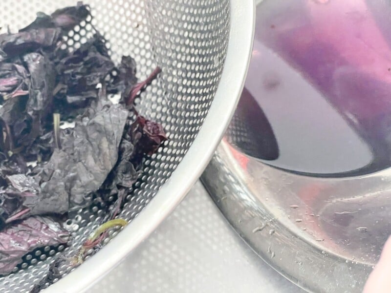 出てきたアクは捨てる