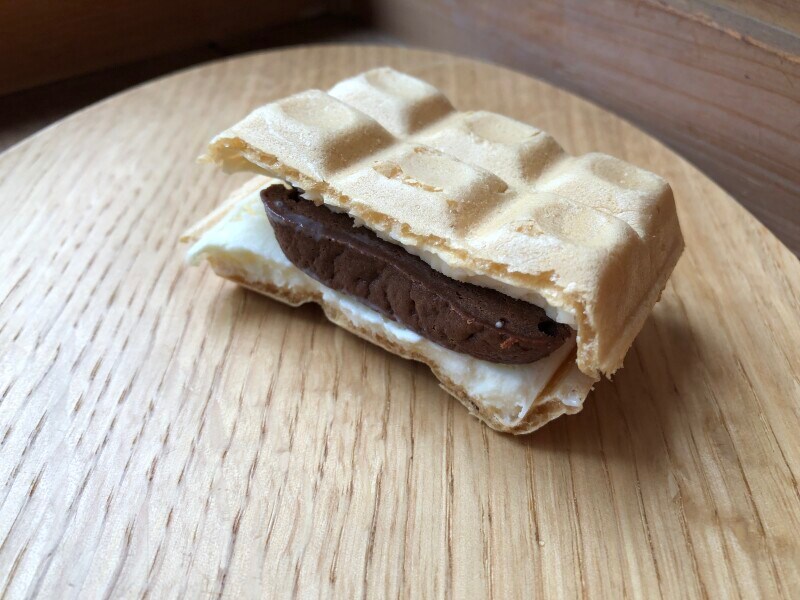 モナカにサンド