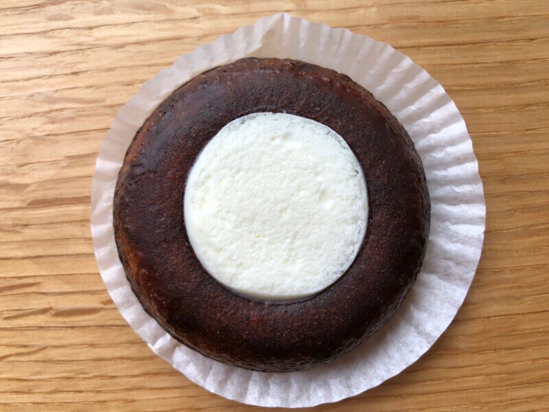 生地部分はとてもモチモチ、ホイップはすっきりとした味わい