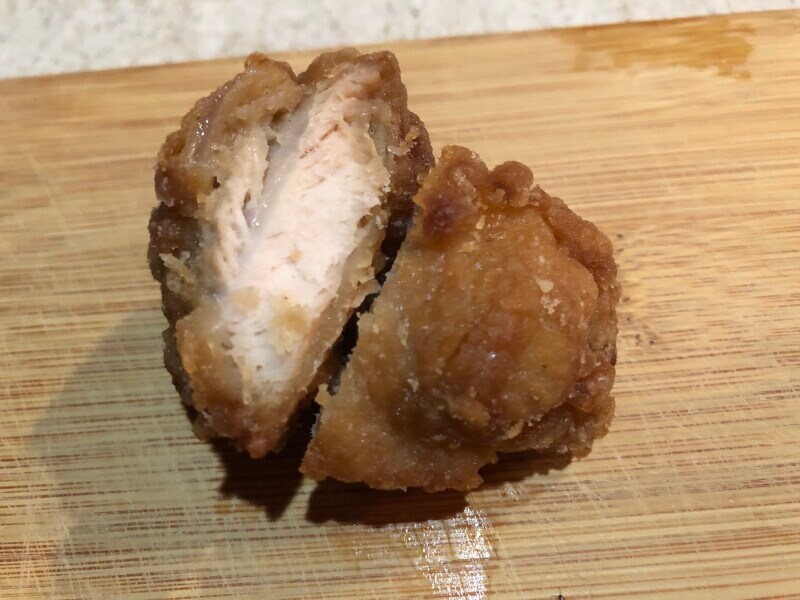 鶏肉の食感がとてもプルプルで食べるとジューシー