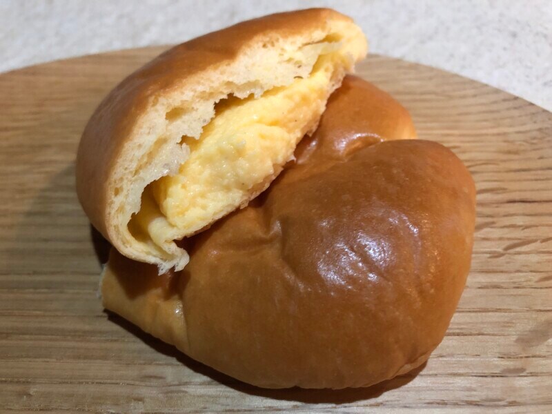 ふわふわでしっとりしているパン生地と、甘さ控えめでもコクがあるクリーム