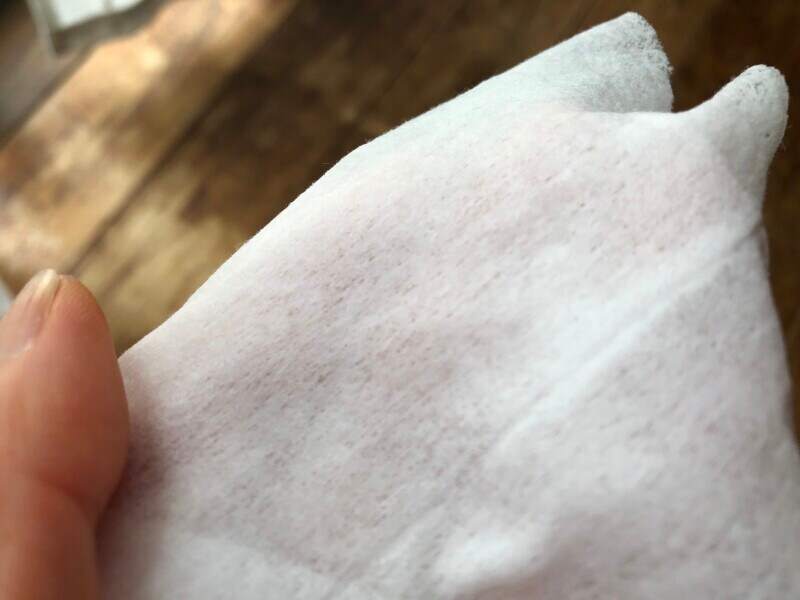 セリアのサンリオグッズ「アルコール配合除菌ウェットティッシュ」は柔らかい素材