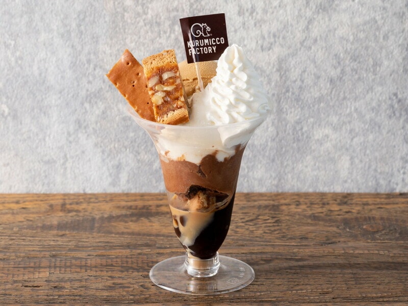 The Factory’s クルミッ子パフェ(店内 税込920円/テイクアウト 税込903円)(提供画像)