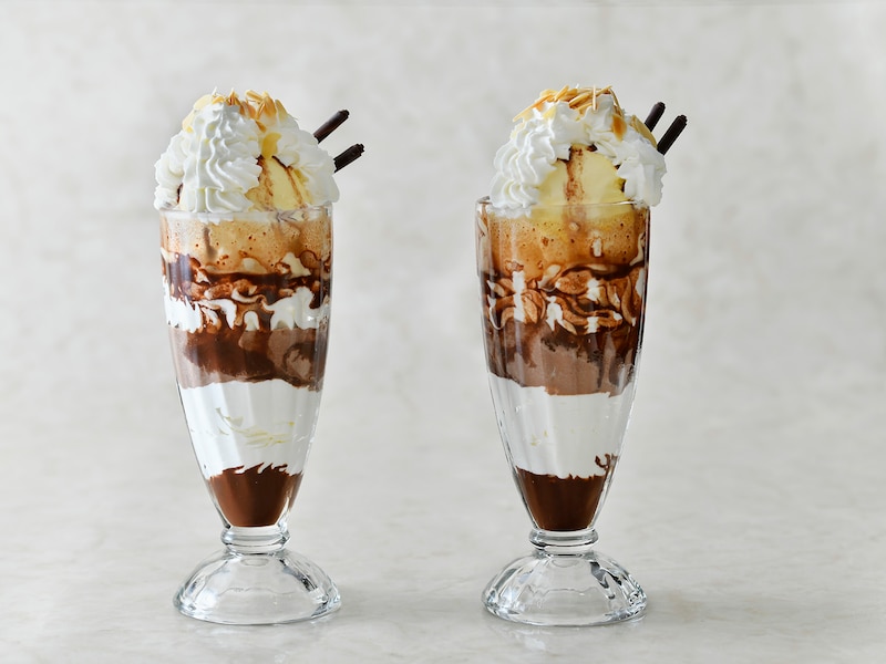 ホテルニューグランド「チョコレートパフェ」(税、サ料込2024円)(提供画像)