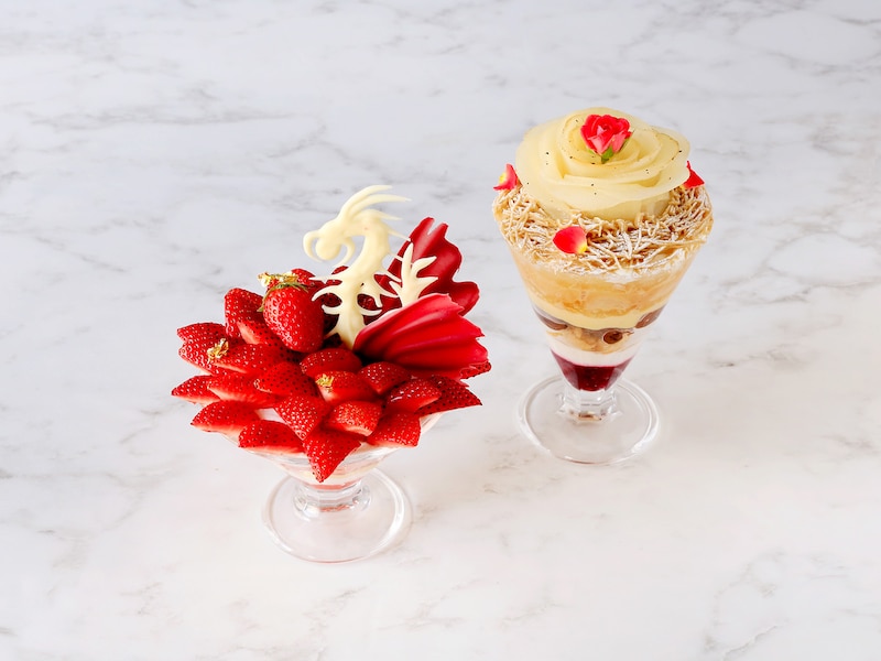 ドラゴンパフェ、ローズパフェ(各2000円)※ドリンクセットは+500円、すべて税、サービス料込(提供画像)