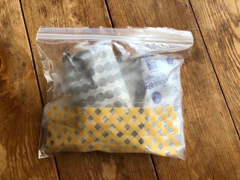 保冷剤をまとめて入れている