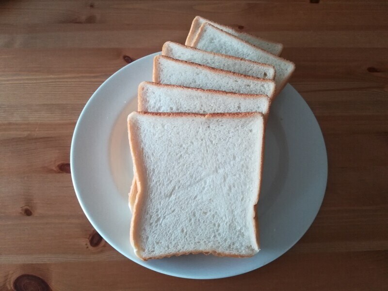 セブンイレブンの食パン「ふんわり食感のセブンブレッド6枚切り」