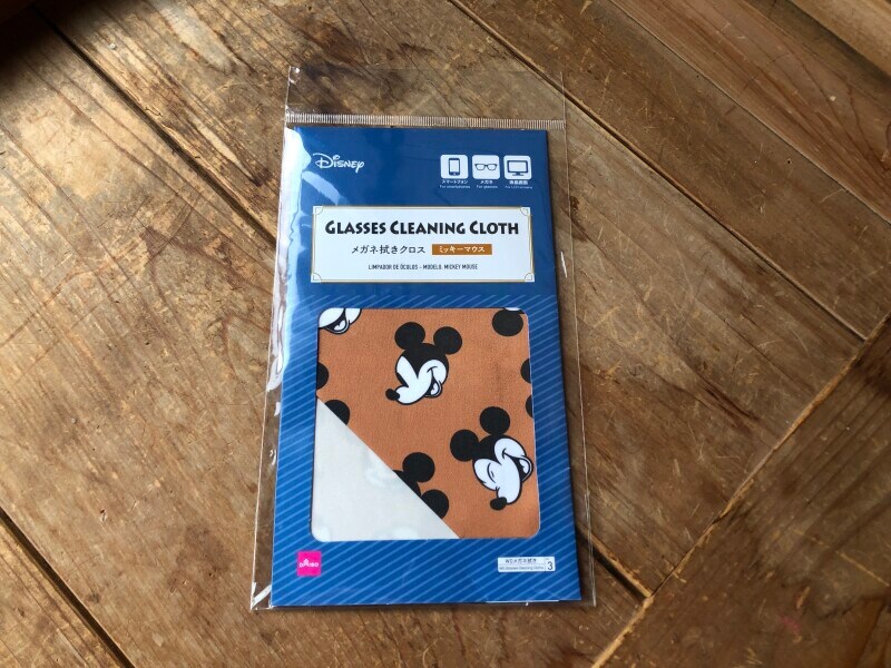 ダイソーの「メガネ拭きクロス　ミッキーマウス」