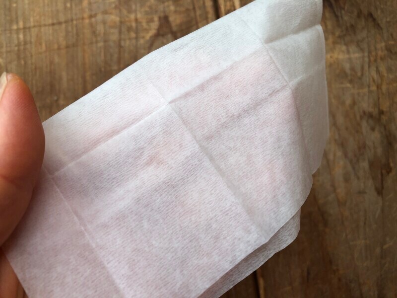 クリーナーは適度に湿っている