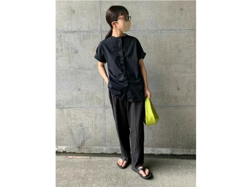 リネン素材のパンツなら夏のフルレングス丈も涼しく履けます 出典:WEAR